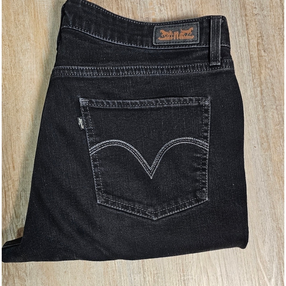 Black Levis with no tags.  In between a straight and skinny.  Waist is 17. - Picture 8 of 8
